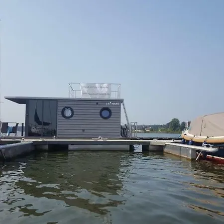 Hausboot Helena * Schleswig