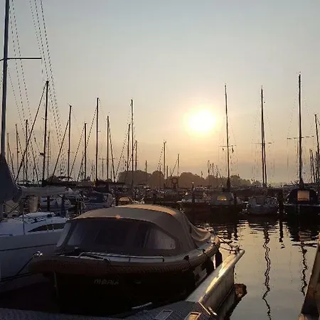 Hausboot Helena Botel Schleswig